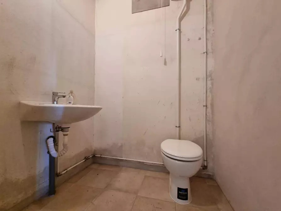 Immagine 9 di Locale commerciale in vendita  in Via Dell'Agricoltura a Cagliari