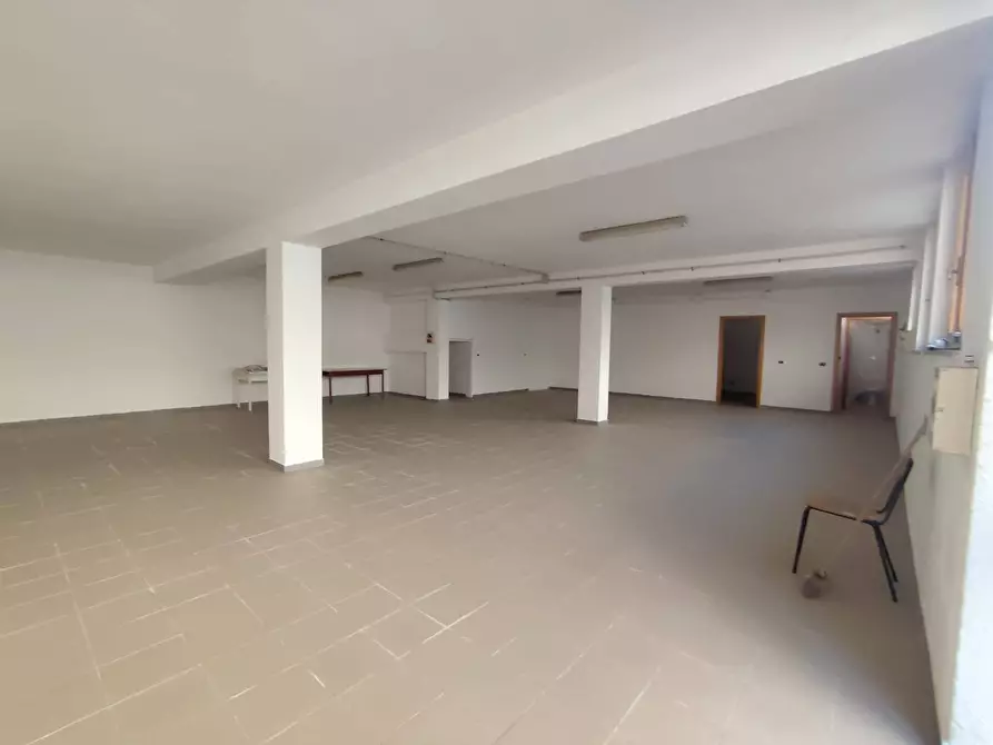 Immagine 3 di Locale commerciale in vendita  in Via G.M. Angioy a Sanluri