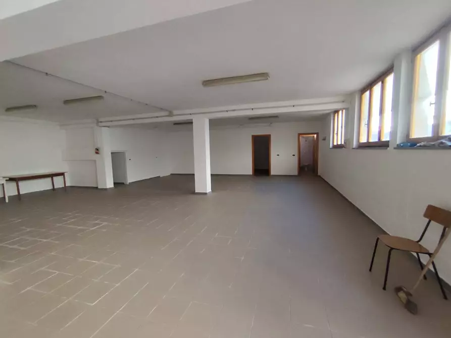 Immagine 5 di Locale commerciale in vendita  in Via G.M. Angioy a Sanluri