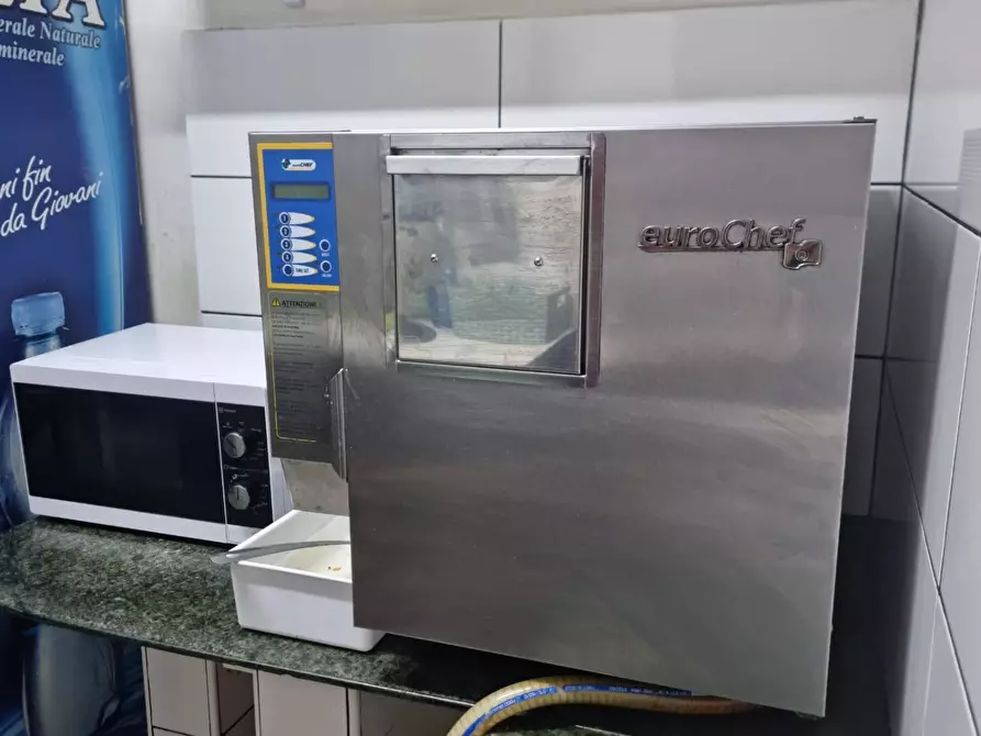 Immagine 6 di Appartamento in vendita  in via miracoli a Napoli