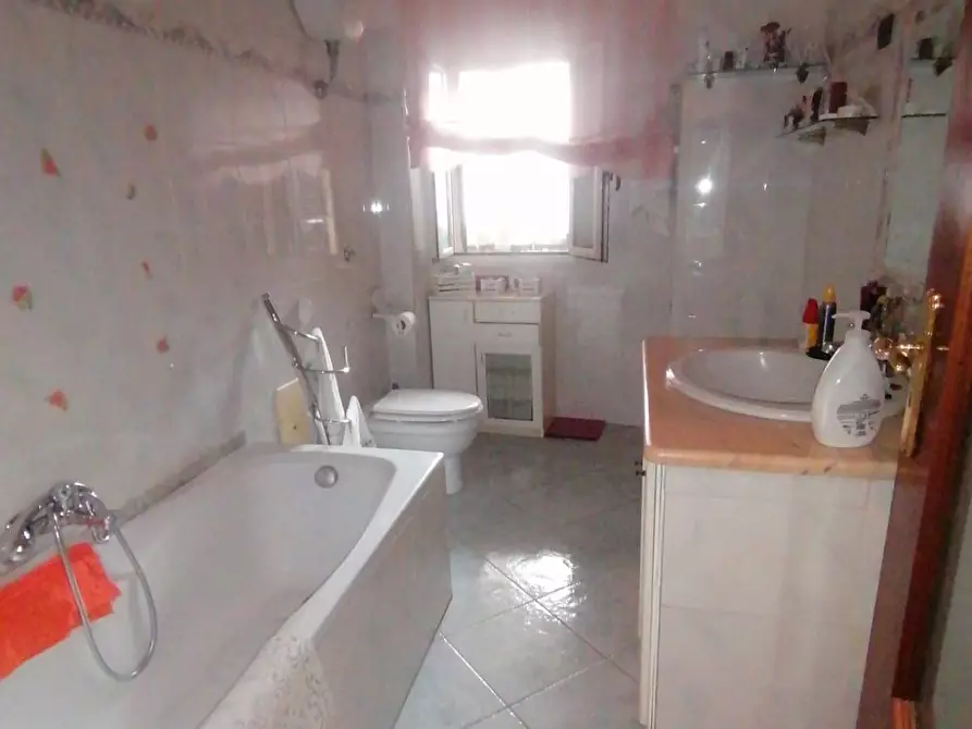 Immagine 5 di Appartamento in vendita  in corso resina a Ercolano