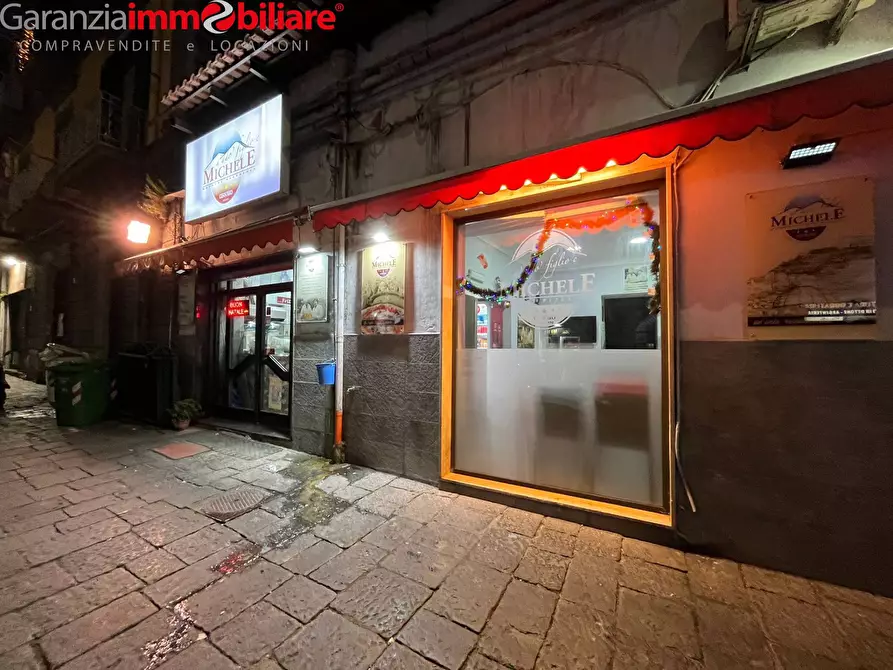 Immagine 1 di Locale commerciale in vendita  in calata capodichino 34 a Napoli