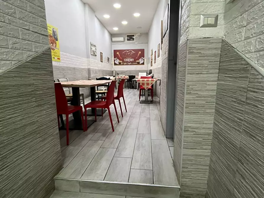 Immagine 10 di Locale commerciale in vendita  in calata capodichino 34 a Napoli