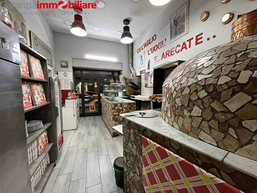 Immagine 13 di Locale commerciale in vendita  in calata capodichino 34 a Napoli