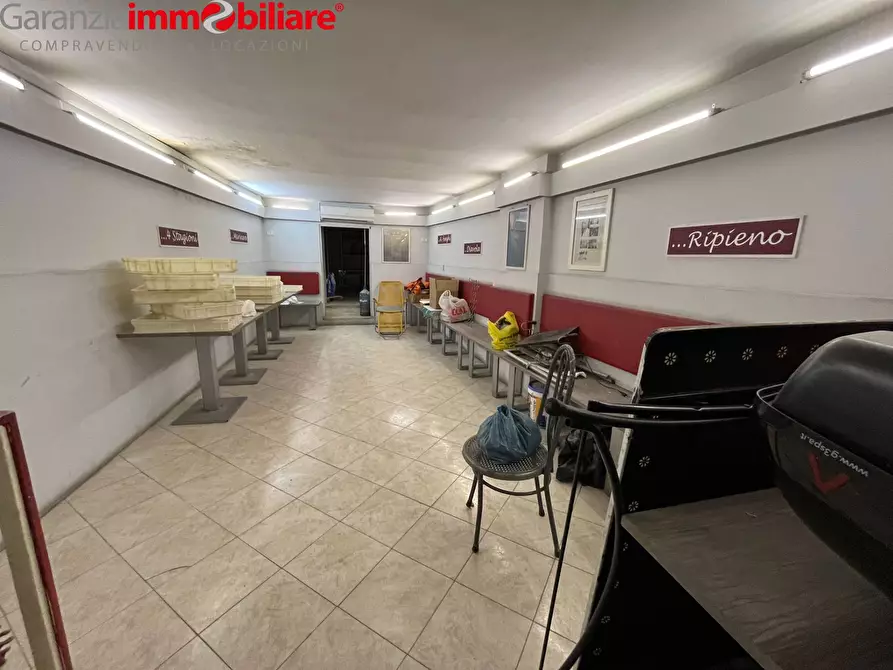 Immagine 14 di Locale commerciale in vendita  in calata capodichino 34 a Napoli