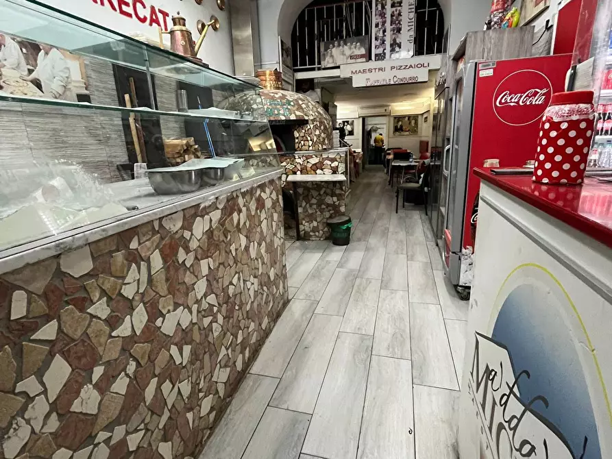 Immagine 15 di Locale commerciale in vendita  in calata capodichino 34 a Napoli