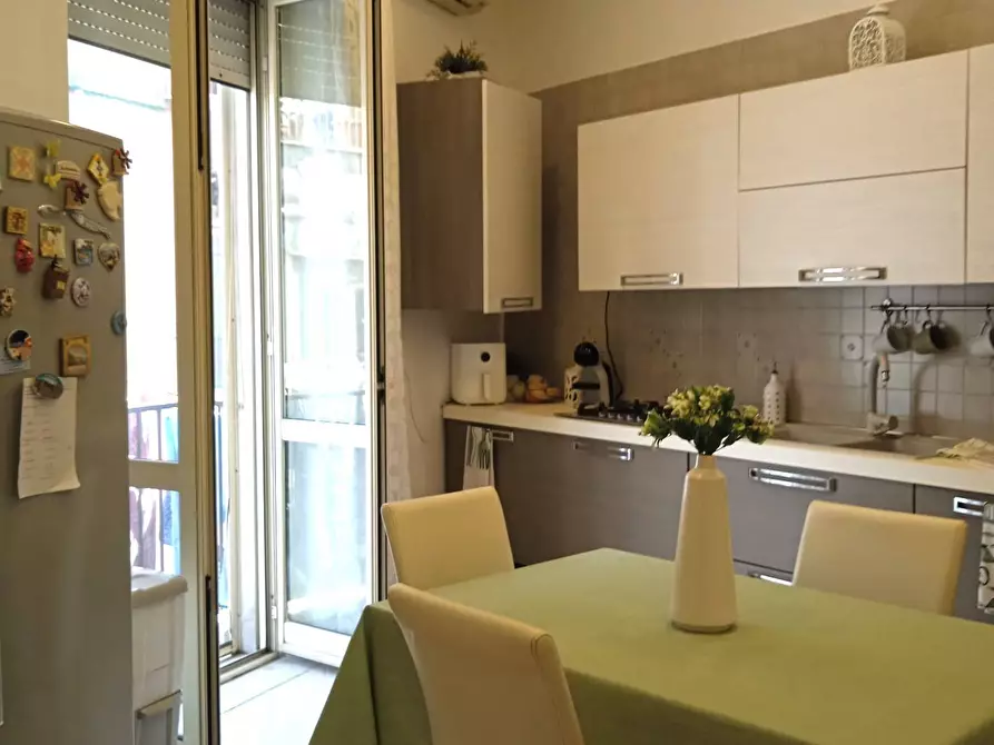 Immagine 1 di Appartamento in vendita  in via crocelle porta san gennaro a Napoli