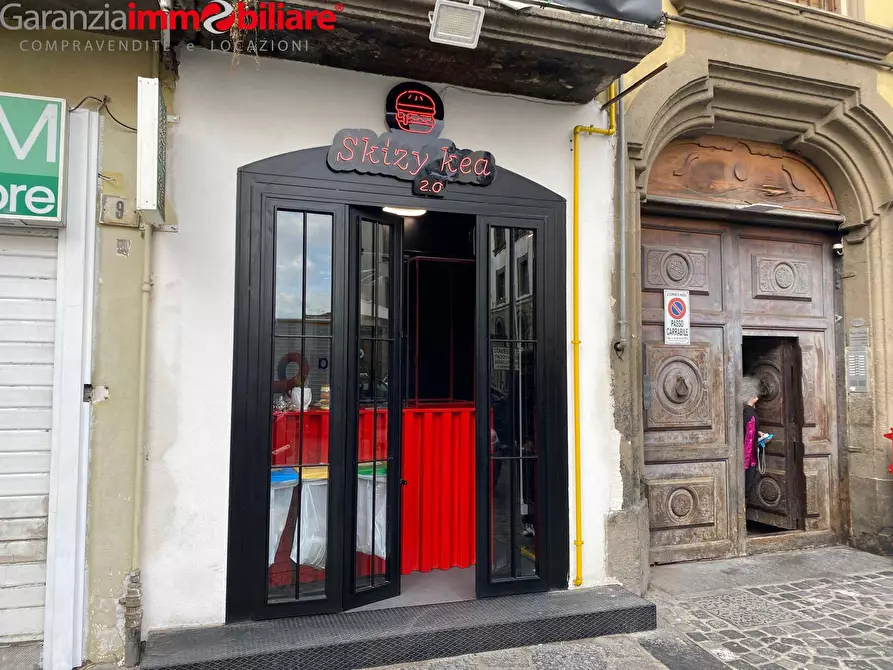 Immagine 2 di Locale commerciale in vendita  in Via Concezio Muzii a Napoli