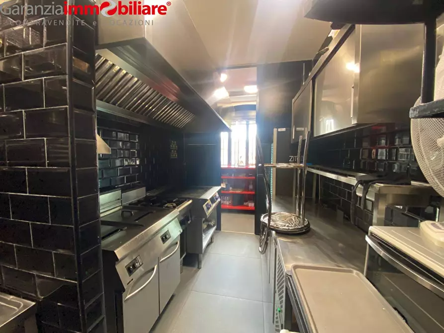 Immagine 4 di Locale commerciale in vendita  in Via Concezio Muzii a Napoli