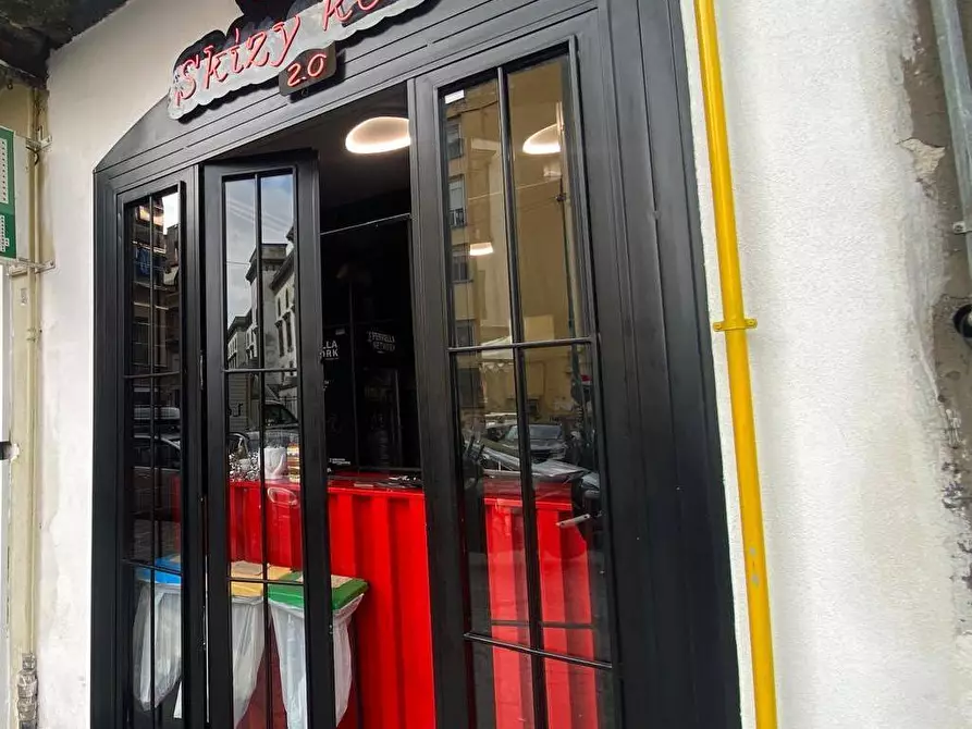 Immagine 1 di Locale commerciale in vendita  in Via Concezio Muzii a Napoli