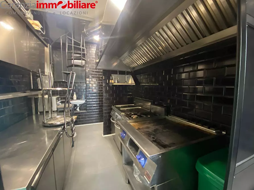 Immagine 5 di Locale commerciale in vendita  in Via Concezio Muzii a Napoli