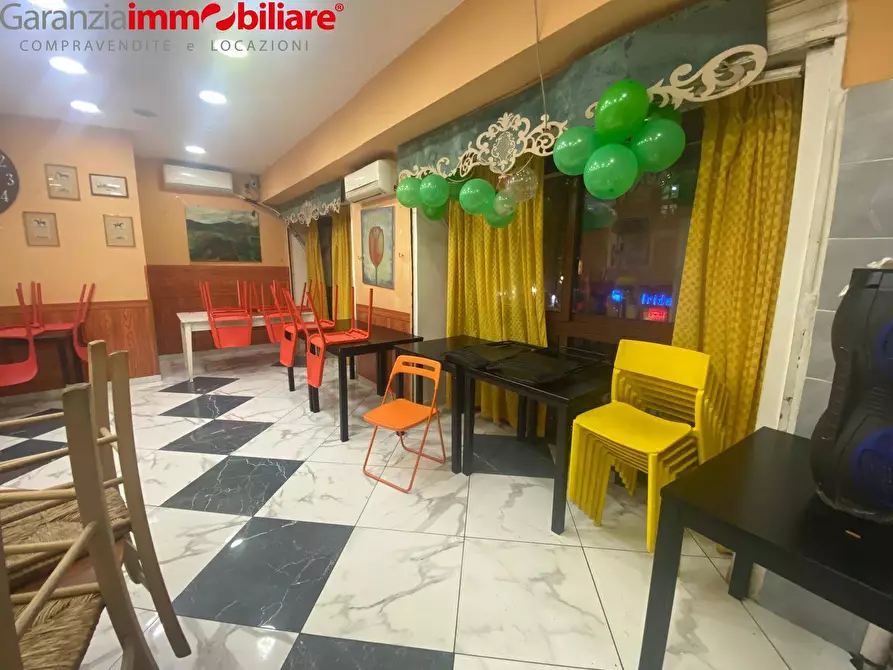 Immagine 3 di Locale commerciale in vendita  in Via Alessandro Poerio a Napoli