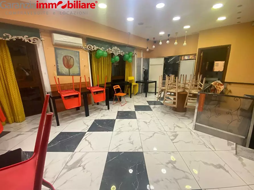 Immagine 5 di Locale commerciale in vendita  in Via Alessandro Poerio a Napoli