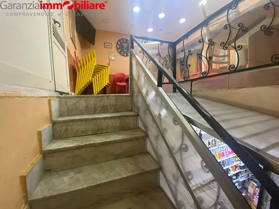 Immagine 6 di Locale commerciale in vendita  in Via Alessandro Poerio a Napoli