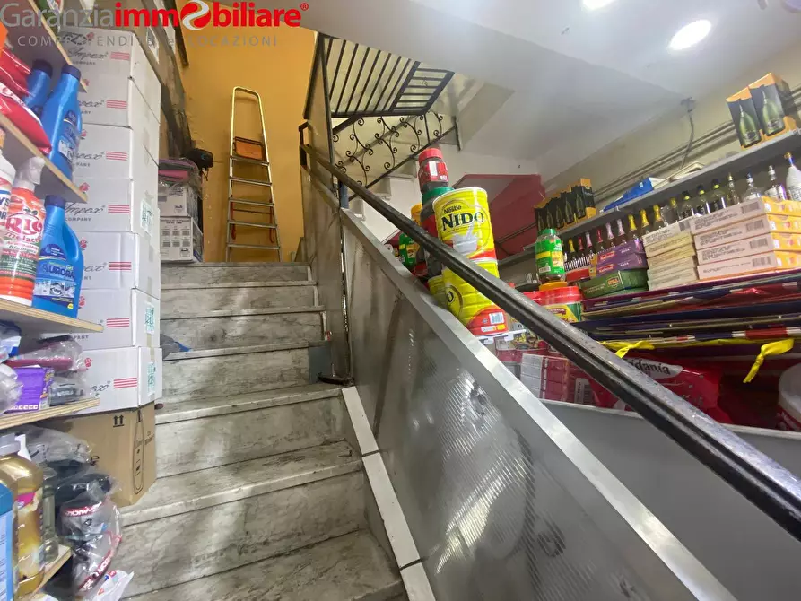 Immagine 7 di Locale commerciale in vendita  in Via Alessandro Poerio a Napoli