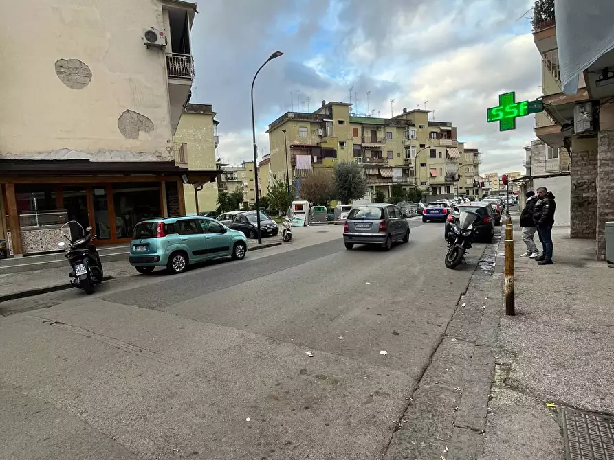 Immagine 8 di Locale commerciale in vendita  in via cupa della vedova a Napoli