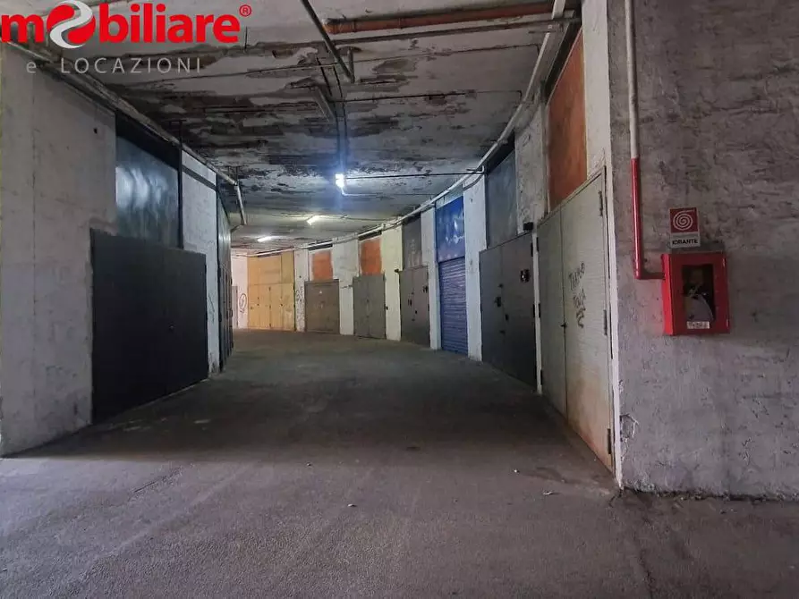 Immagine 2 di Box auto in vendita  in Via Nicola Nicolini a Napoli