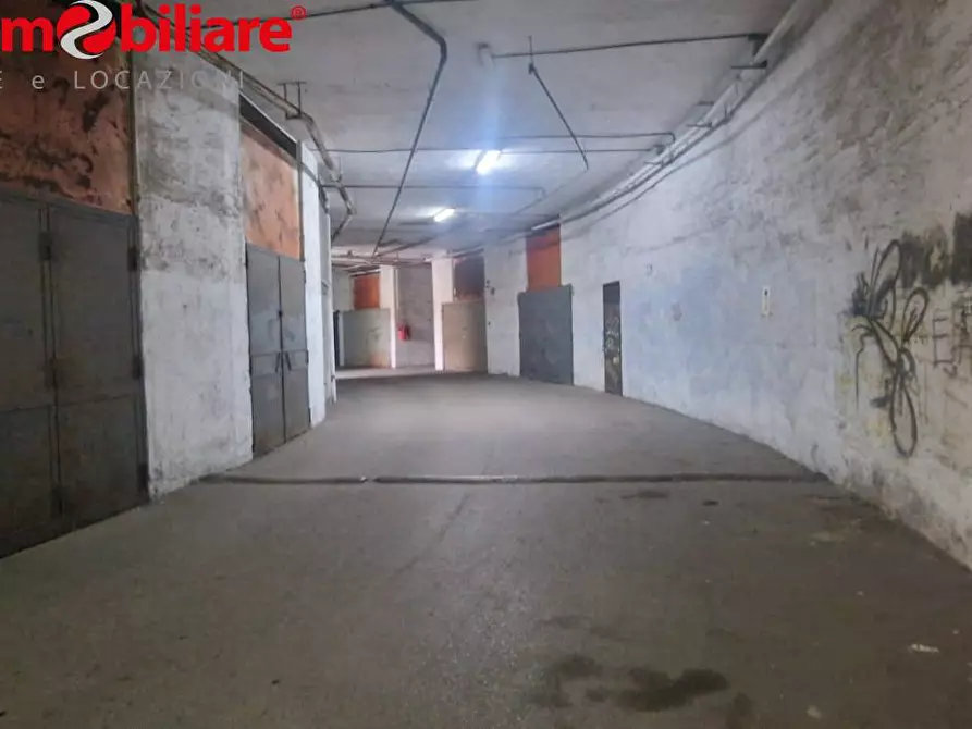 Immagine 3 di Box auto in vendita  in Via Nicola Nicolini a Napoli