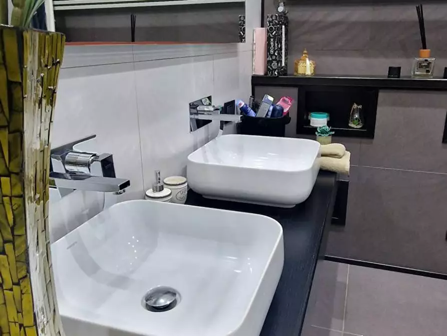 Immagine 21 di Appartamento in vendita  in Via Arenaccia a Napoli