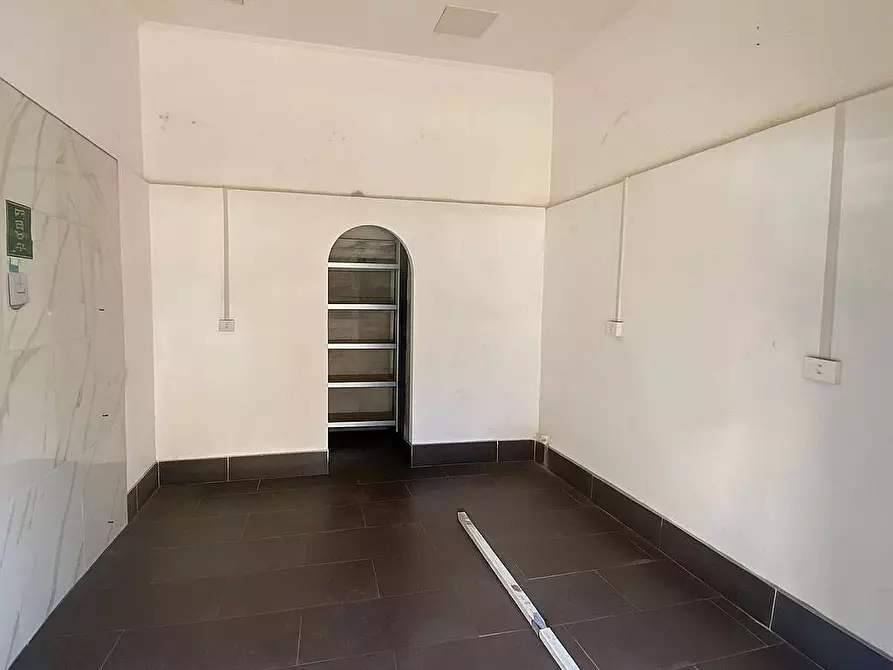 Immagine 1 di Locale commerciale in affitto  in via arenaccia a Napoli