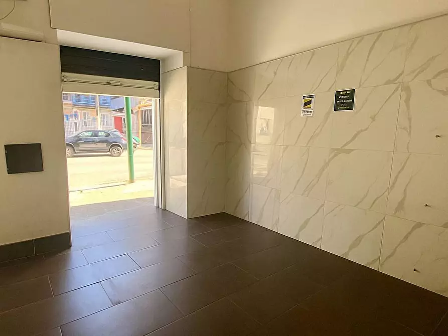 Immagine 2 di Locale commerciale in affitto  in via arenaccia a Napoli