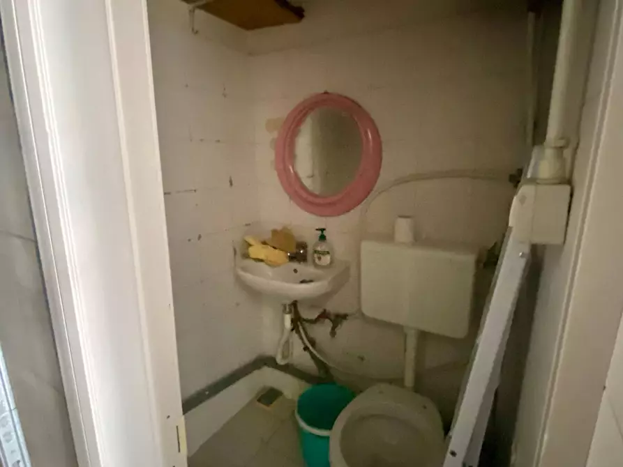 Immagine 4 di Locale commerciale in affitto  in via arenaccia a Napoli