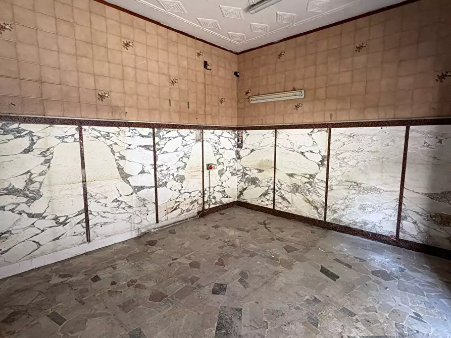 Immagine 2 di Locale commerciale in vendita  in Via Giuseppe Zurlo a Napoli