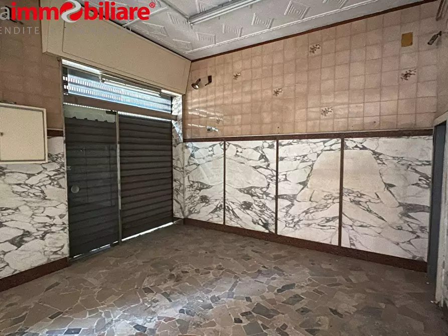 Immagine 5 di Locale commerciale in vendita  in Via Giuseppe Zurlo a Napoli