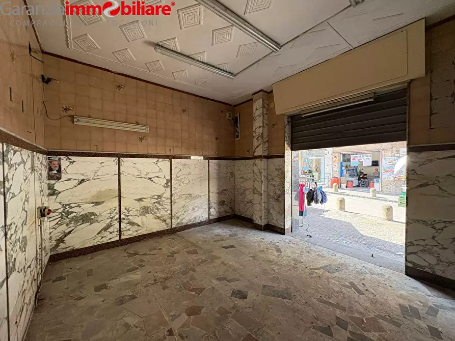 Immagine 3 di Locale commerciale in vendita  in Via Giuseppe Zurlo a Napoli