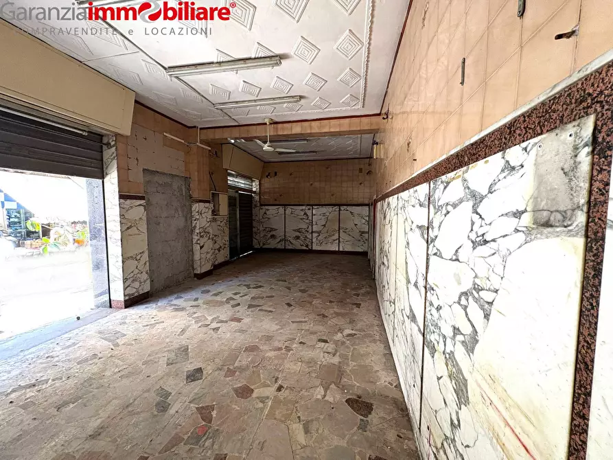Immagine 1 di Locale commerciale in vendita  in Via Giuseppe Zurlo a Napoli