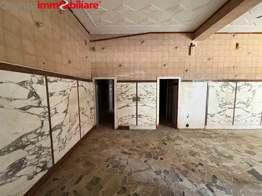 Immagine 4 di Locale commerciale in vendita  in Via Giuseppe Zurlo a Napoli