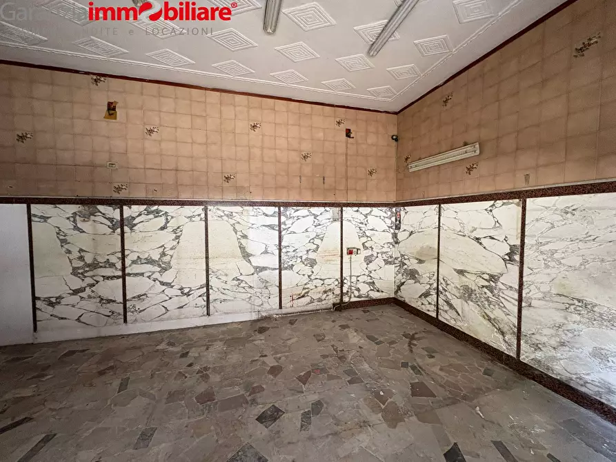 Immagine 2 di Locale commerciale in vendita  in Via Giuseppe Zurlo a Napoli