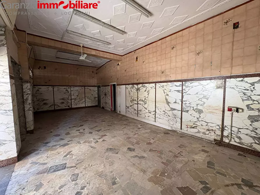 Immagine 2 di Locale commerciale in vendita  in via giuseppe zurlo a Napoli