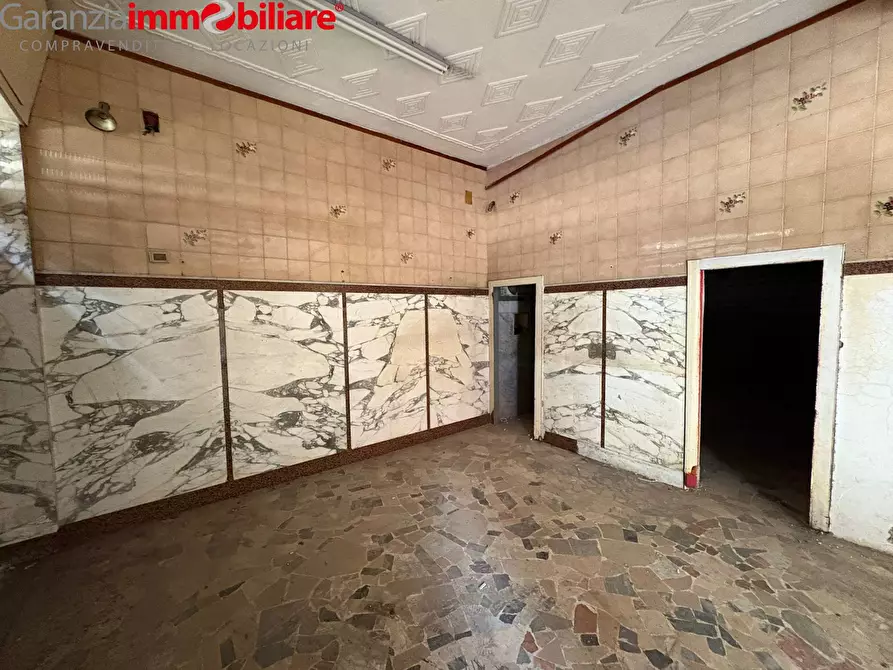 Immagine 4 di Locale commerciale in vendita  in via giuseppe zurlo a Napoli