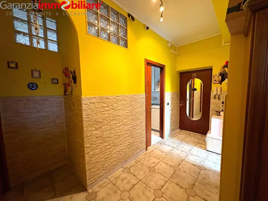 Immagine 3 di Appartamento in vendita  in Calata Capodichino a Napoli