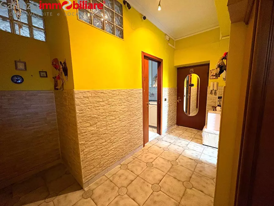 Immagine 4 di Appartamento in vendita  in Calata Capodichino a Napoli