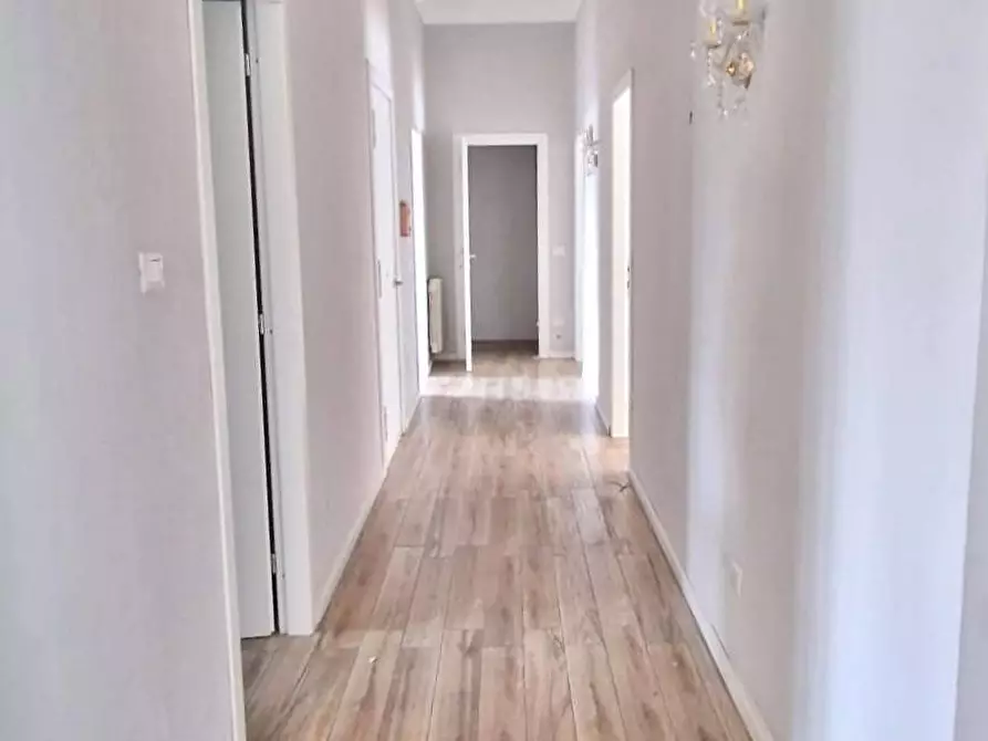 Immagine 9 di Appartamento in affitto  in via vittorio veneto a Napoli