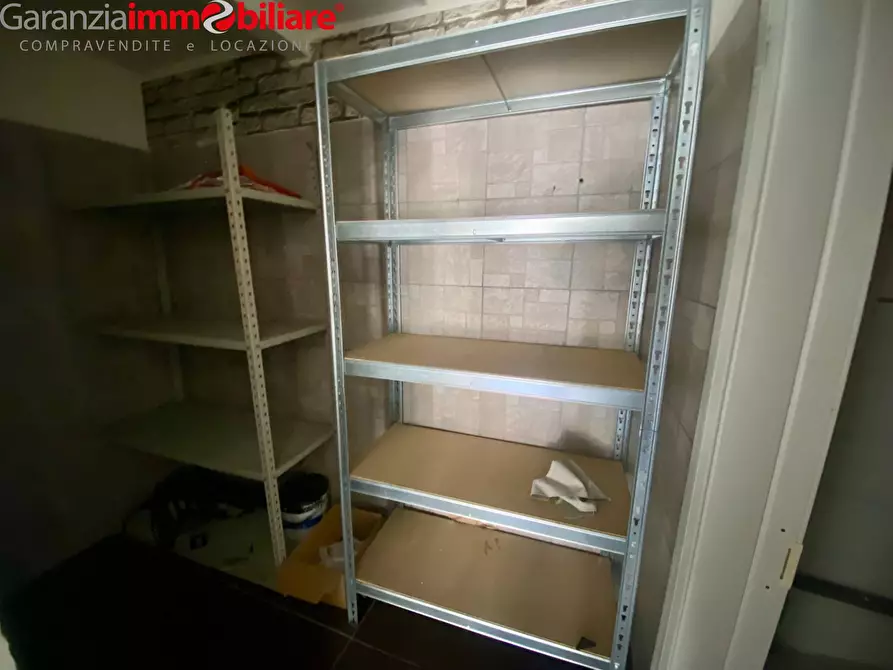 Immagine 3 di Locale commerciale in vendita  in Via Arenaccia a Napoli