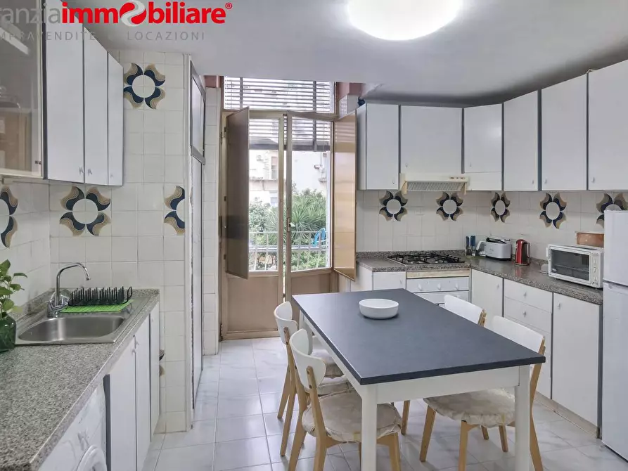 Immagine 3 di Appartamento in vendita  in Vico Paradiso Alla Salute a Napoli