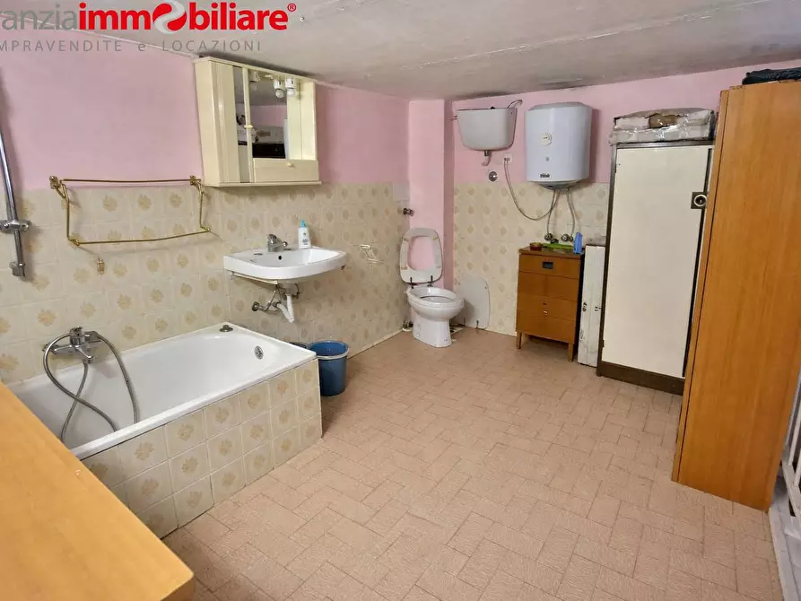 Immagine 10 di Appartamento in vendita  in Vico Paradiso Alla Salute a Napoli