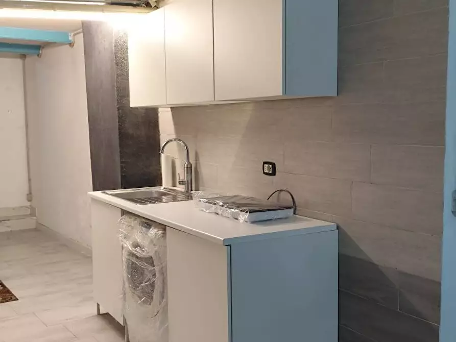 Immagine 7 di Appartamento in vendita  in vico lungo del gelso a Napoli