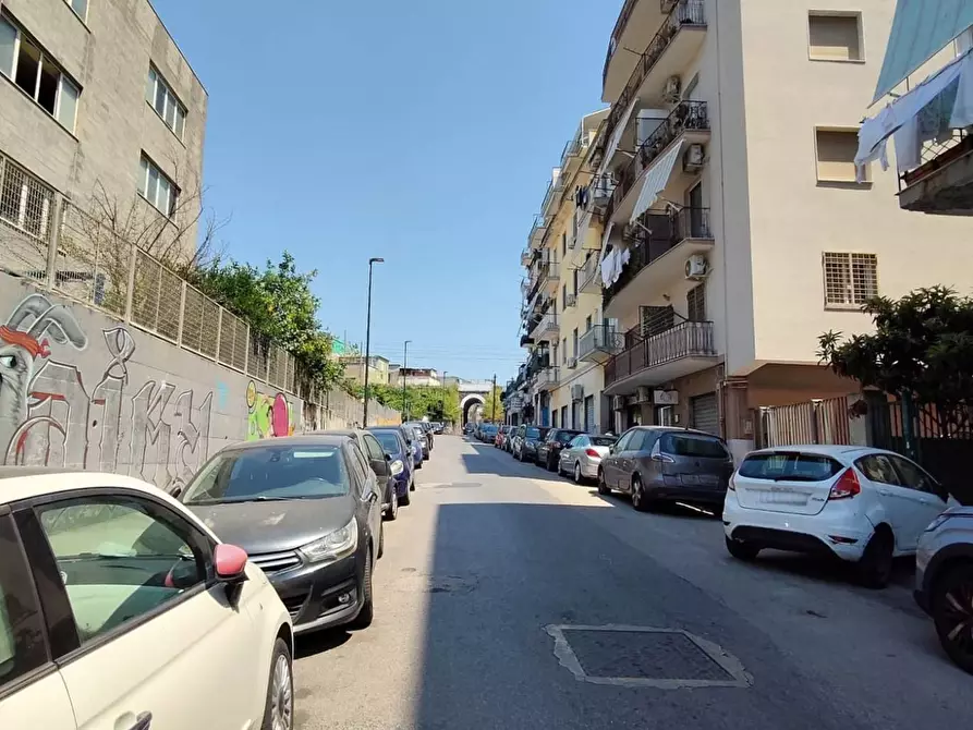 Immagine 8 di Appartamento in vendita  in Via Diomede Carafa a Napoli