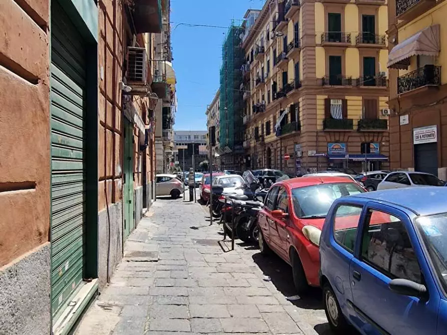 Immagine 9 di Locale commerciale in vendita  in Via Brindisi a Napoli