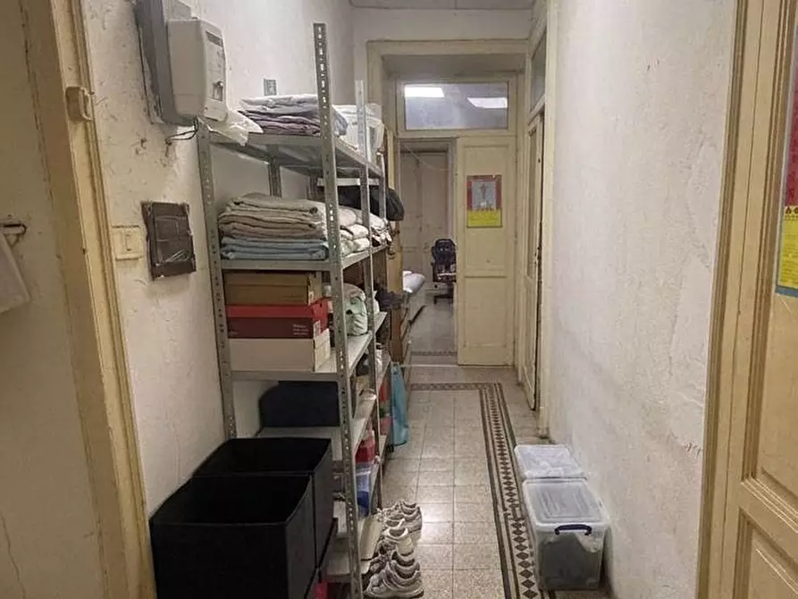 Immagine 9 di Appartamento in vendita  in Via Capuana a Napoli