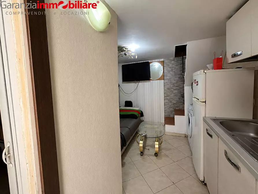 Immagine 1 di Appartamento in vendita  in Via Santi Giovanni E Paolo a Napoli