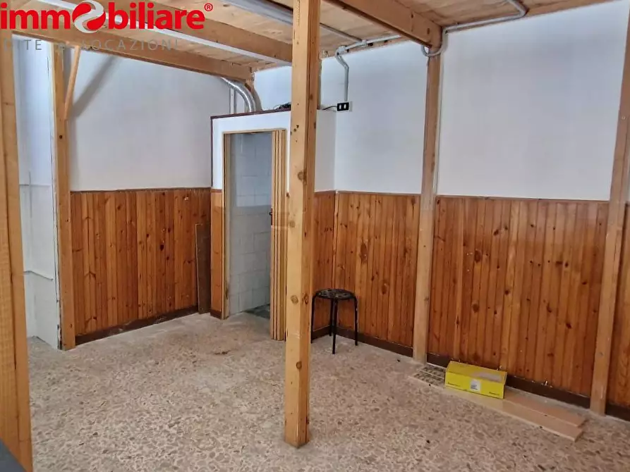 Immagine 1 di Locale commerciale in vendita  a Napoli
