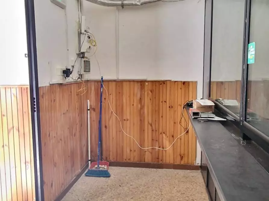 Immagine 5 di Locale commerciale in vendita  a Napoli