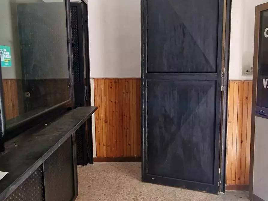 Immagine 6 di Locale commerciale in vendita  a Napoli