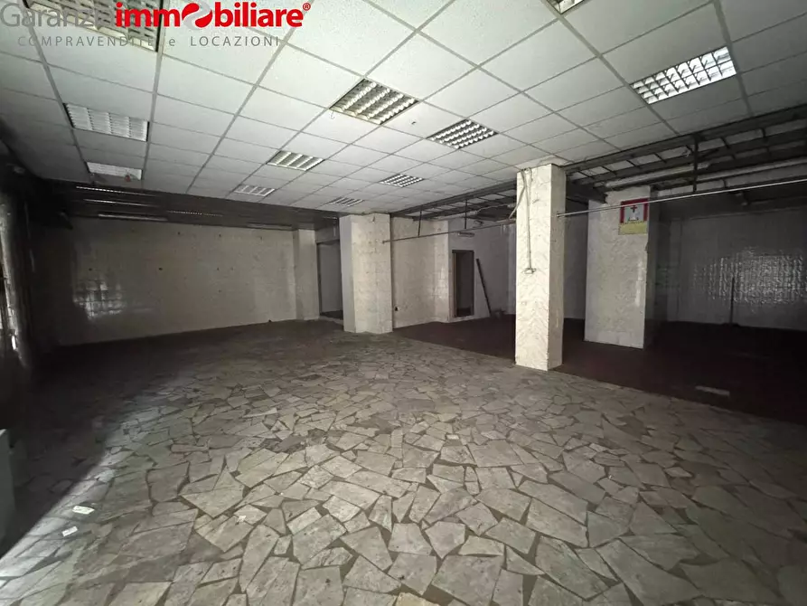 Immagine 1 di Locale commerciale in vendita  in Via Giuseppe Zurlo a Napoli