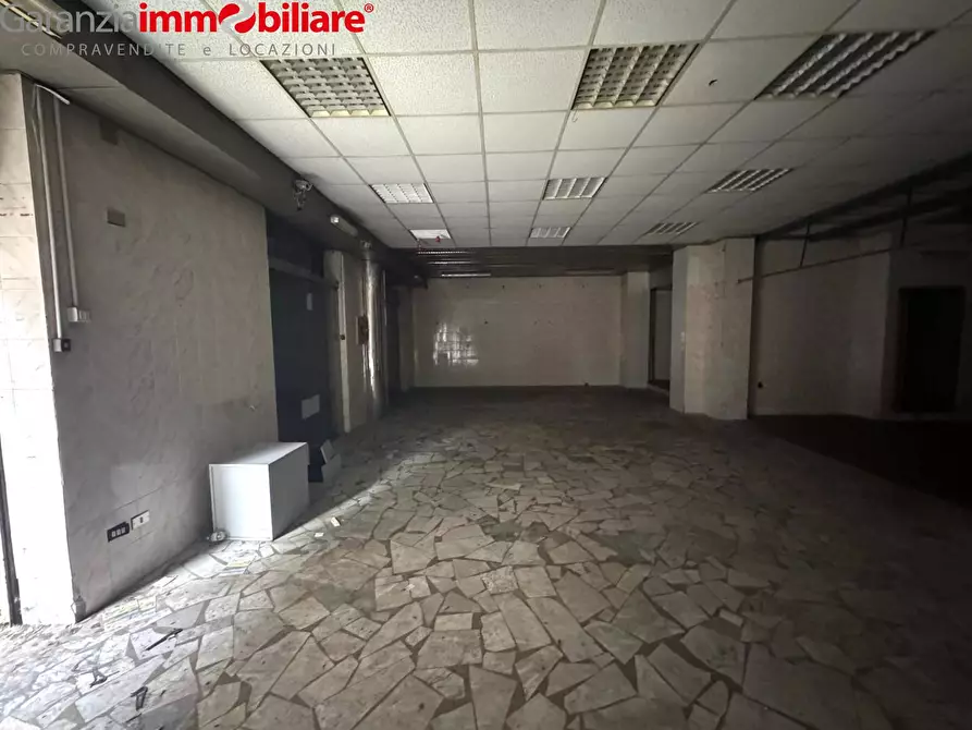 Immagine 3 di Locale commerciale in vendita  in Via Giuseppe Zurlo a Napoli